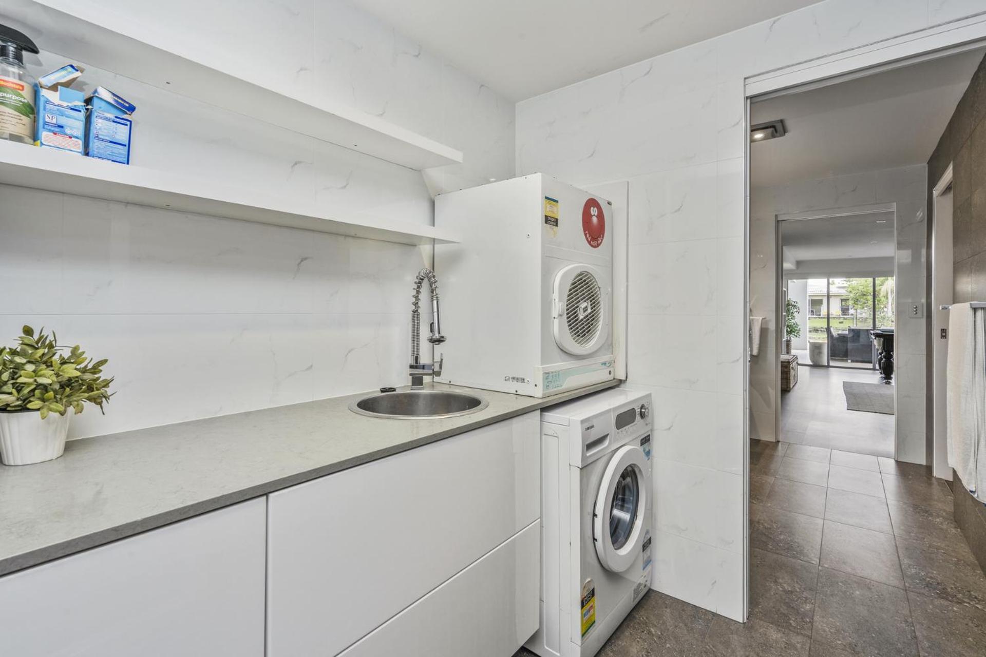 Essence House 4 Bedroom House Apartment *