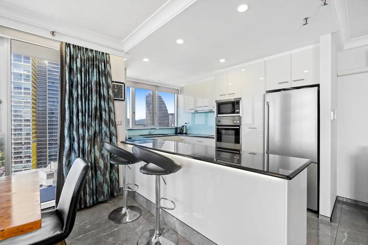 Haven, 25th Floor Beachfront Apartment