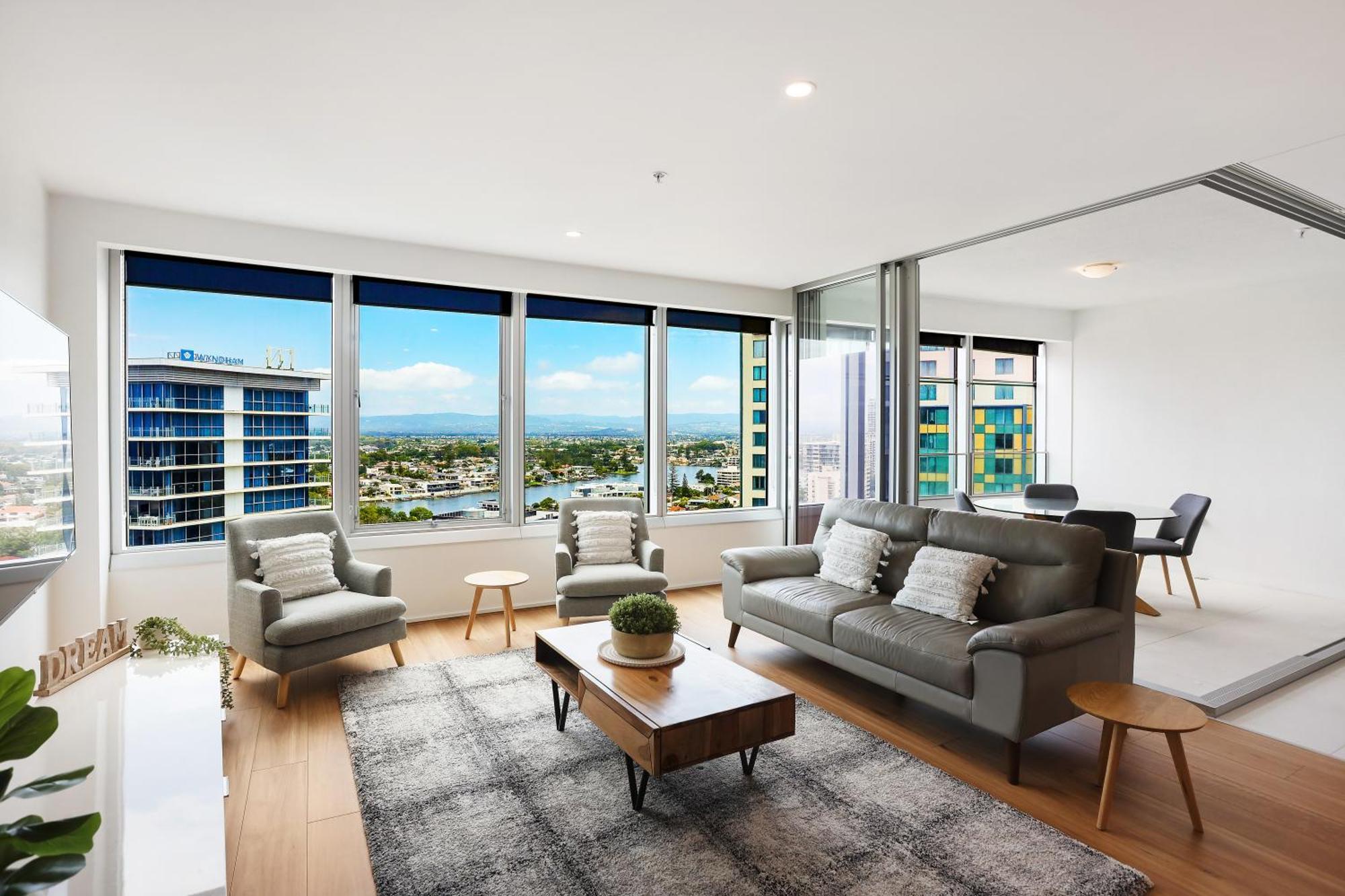 Apartment Stylish Q Towers Breathtaking Views Sleeps 6