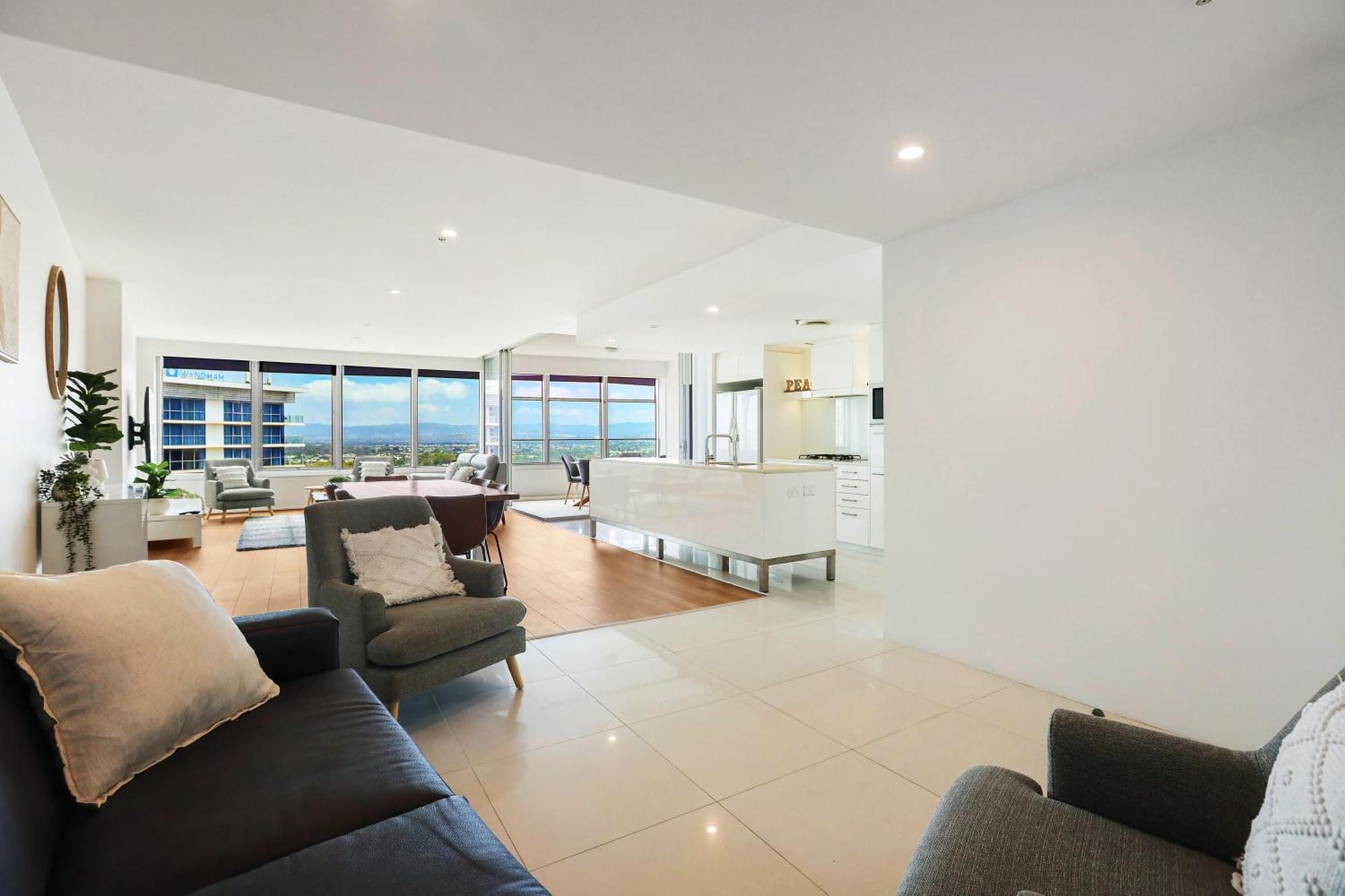 Stylish Q Towers Breathtaking Views Sleeps 6 *