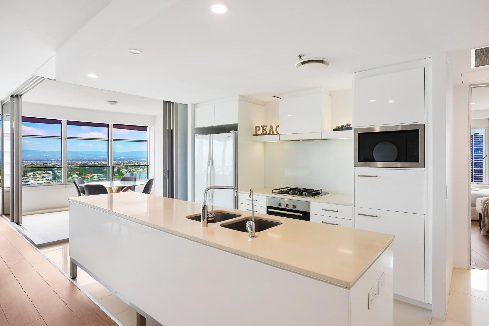 Stylish Q Towers Breathtaking Views Sleeps 6 *