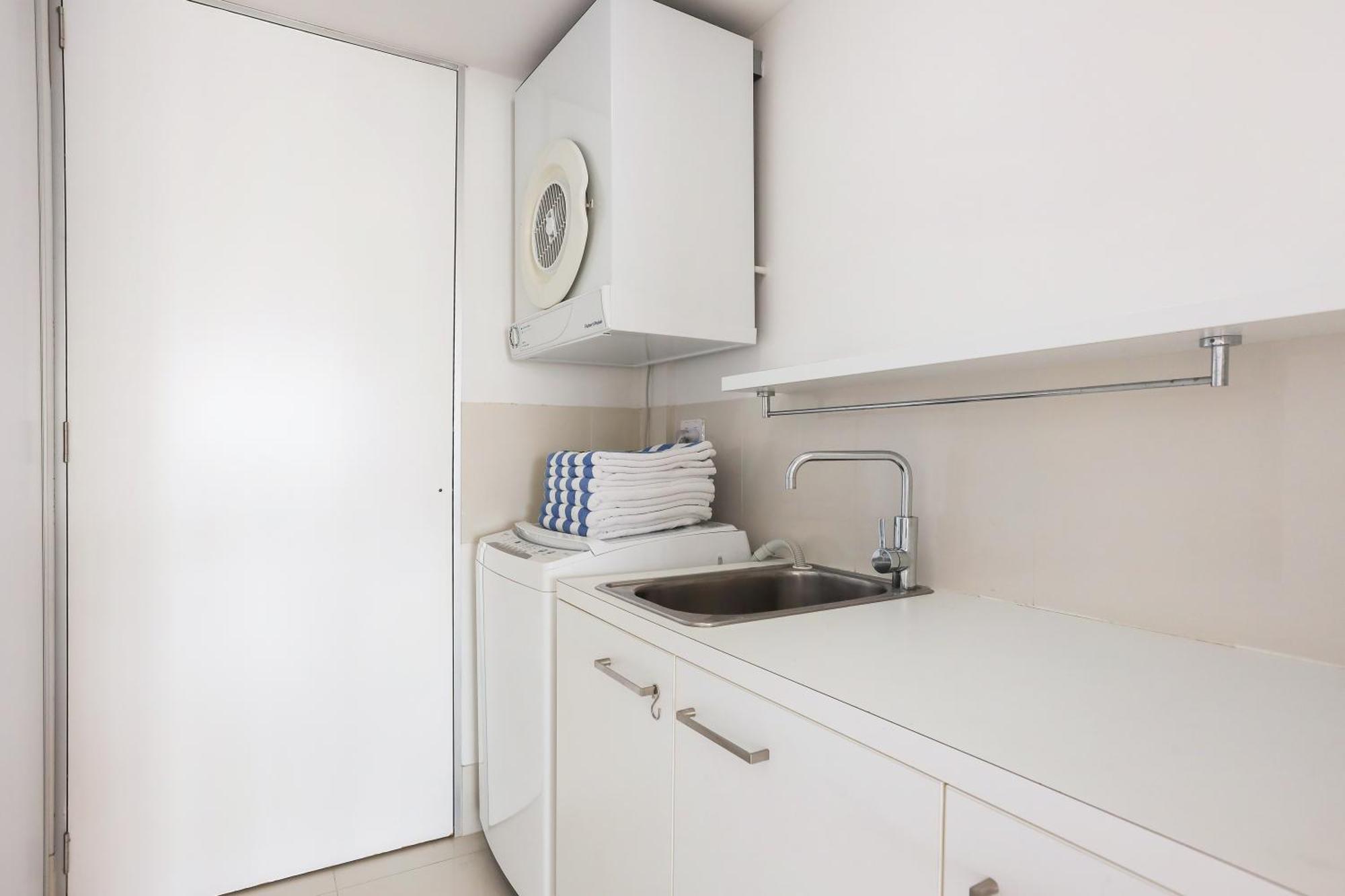 Stylish Q Towers Breathtaking Views Sleeps 6 Apartment *