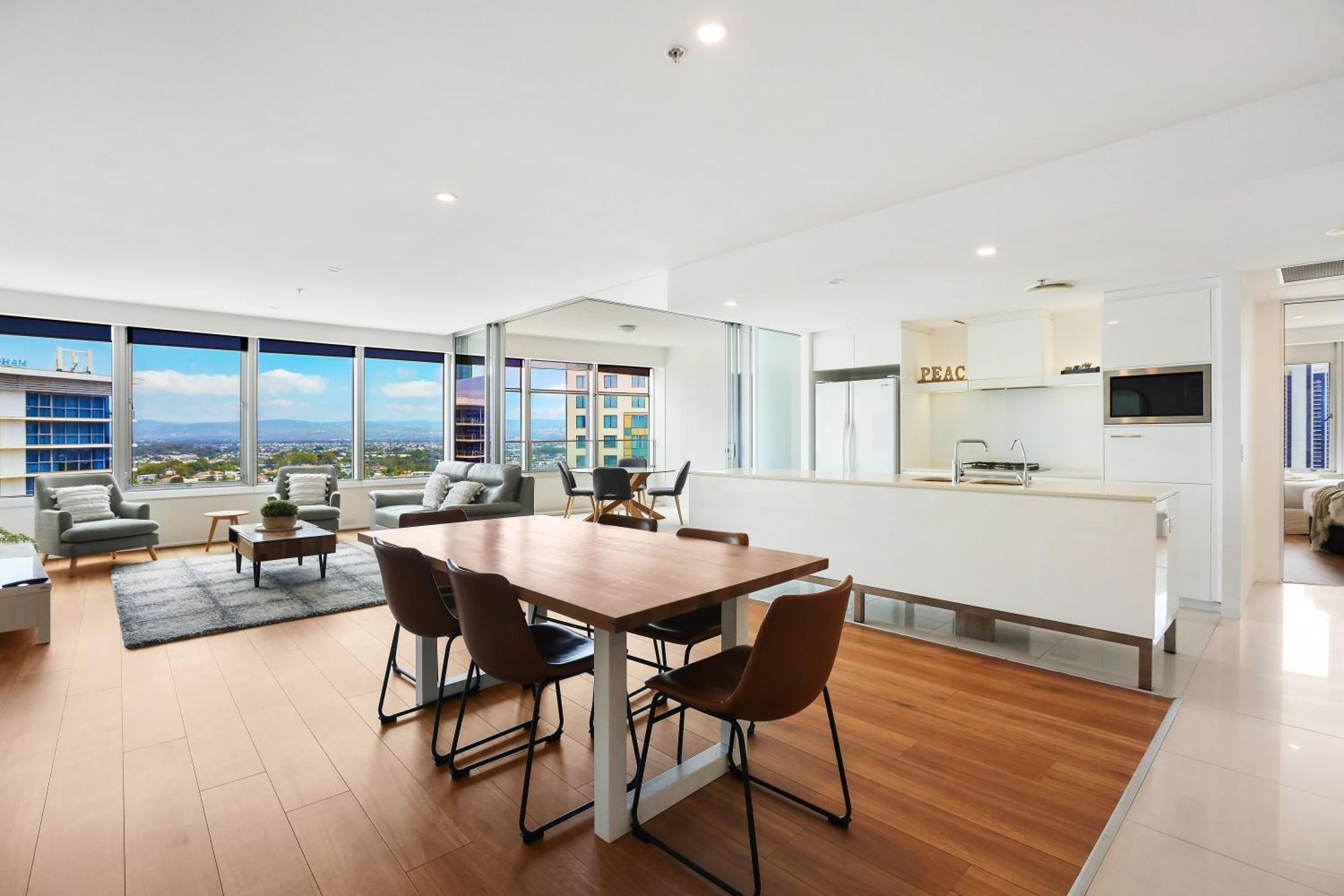 Stylish Q Towers Breathtaking Views Sleeps 6 *