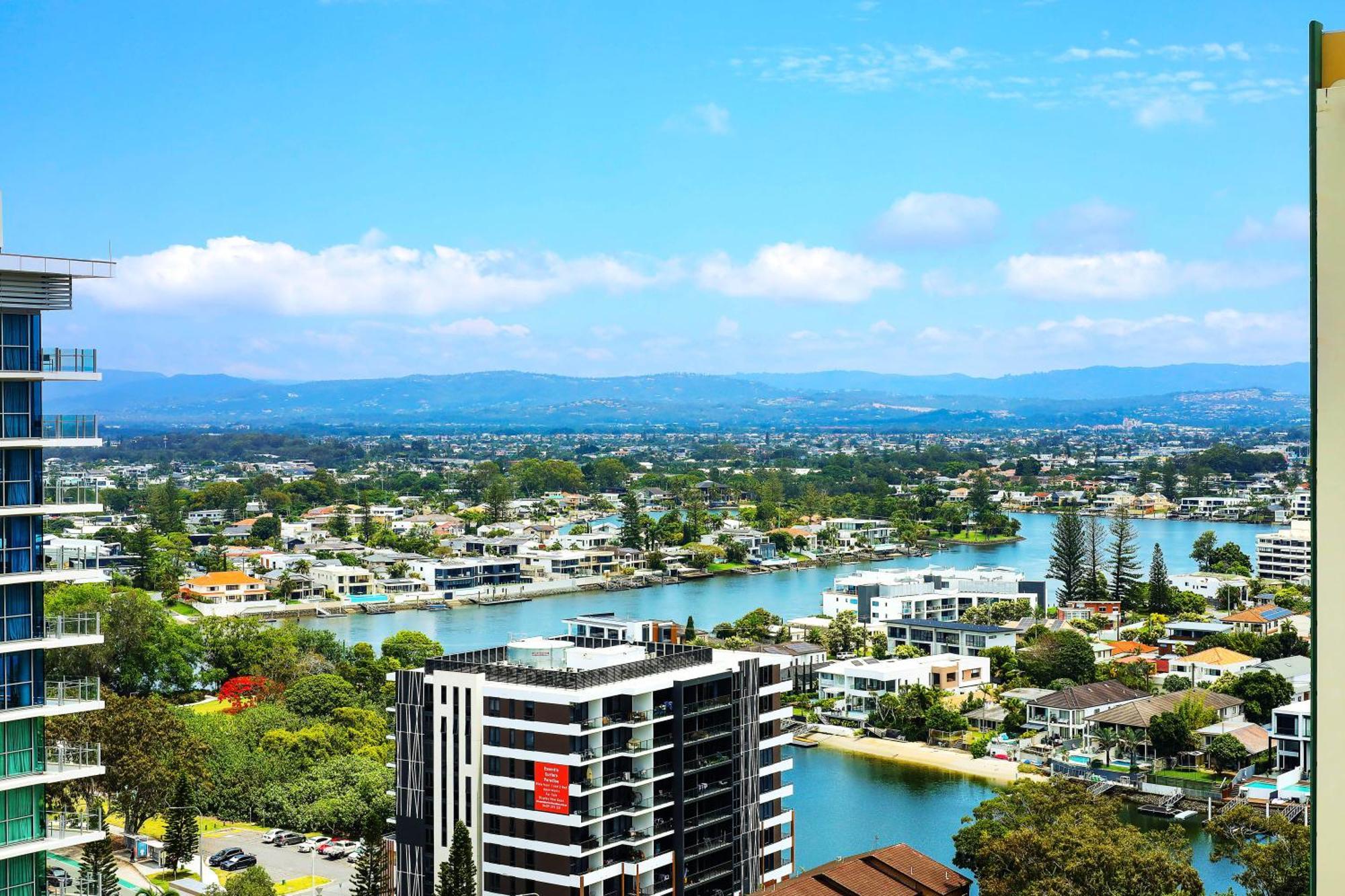 Stylish Q Towers Breathtaking Views Sleeps 6 Gold Coast