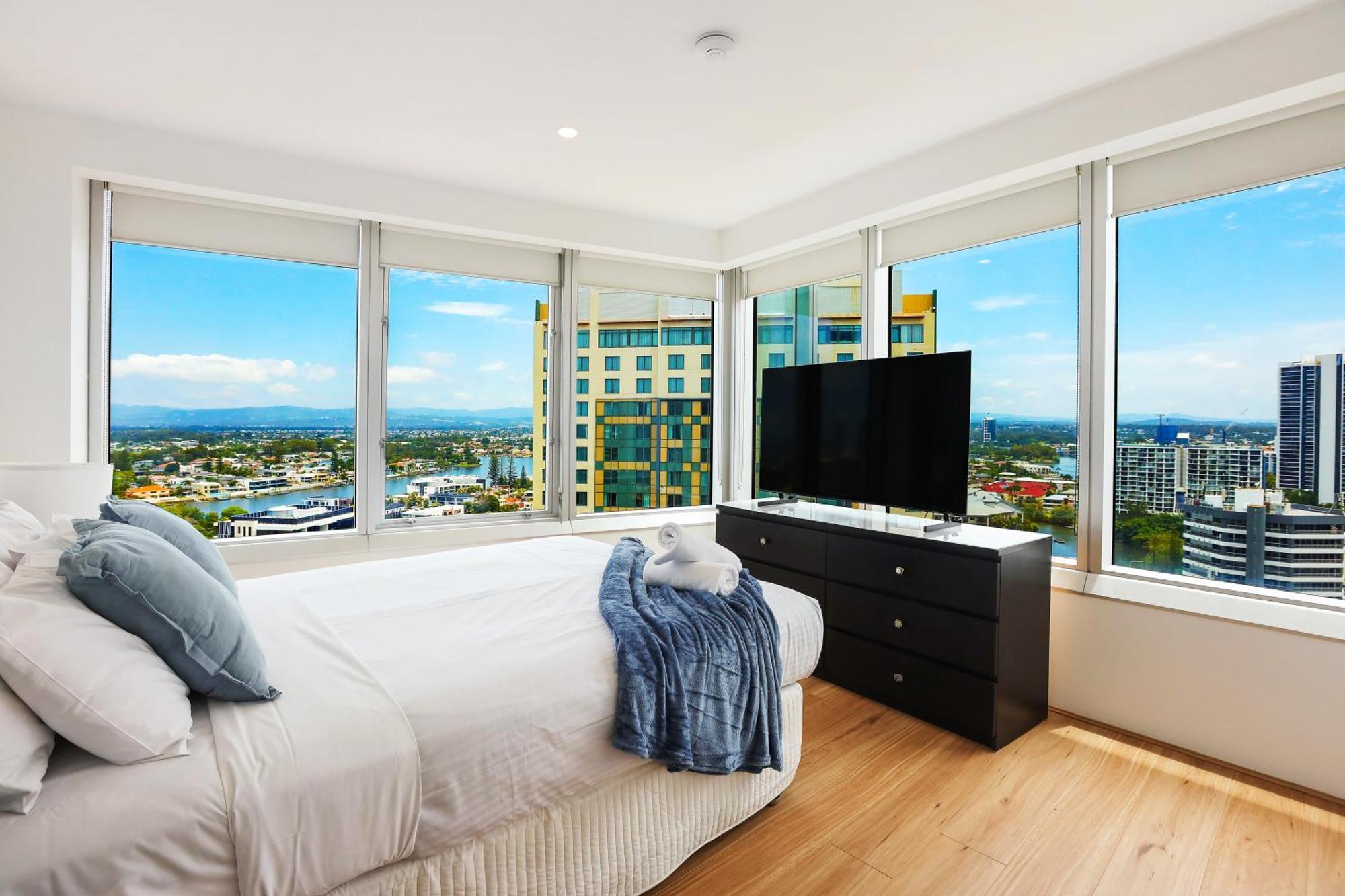 Stylish Q Towers Breathtaking Views Sleeps 6 Apartment