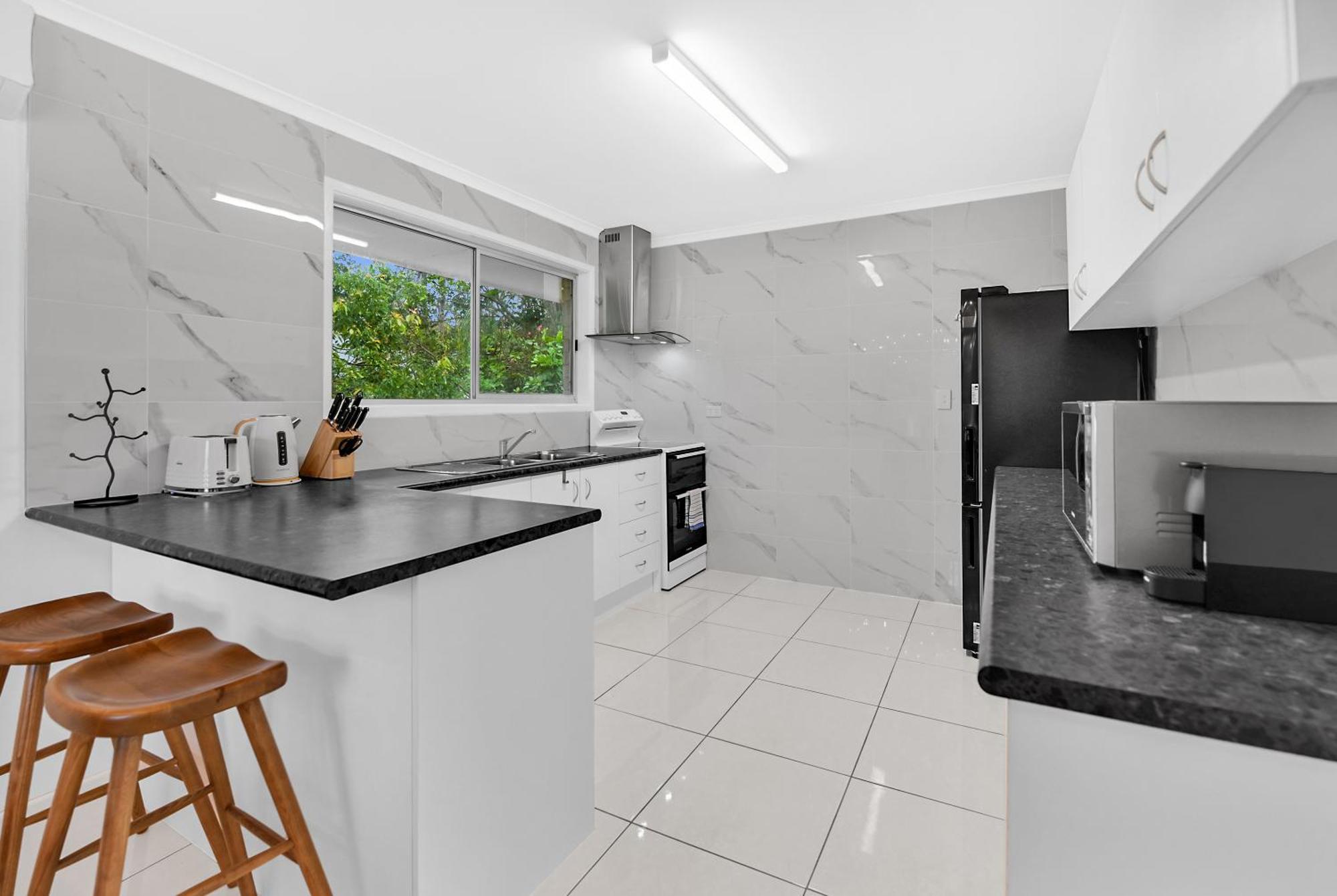 Located 3 Bedroom Unit In Southport *