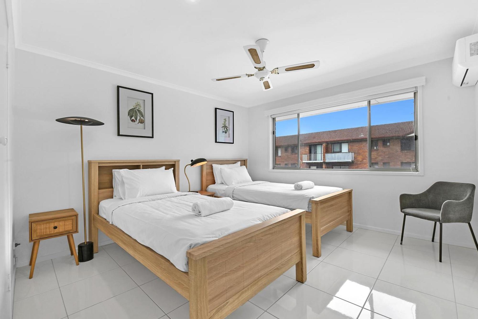 Located 3 Bedroom Unit In Southport