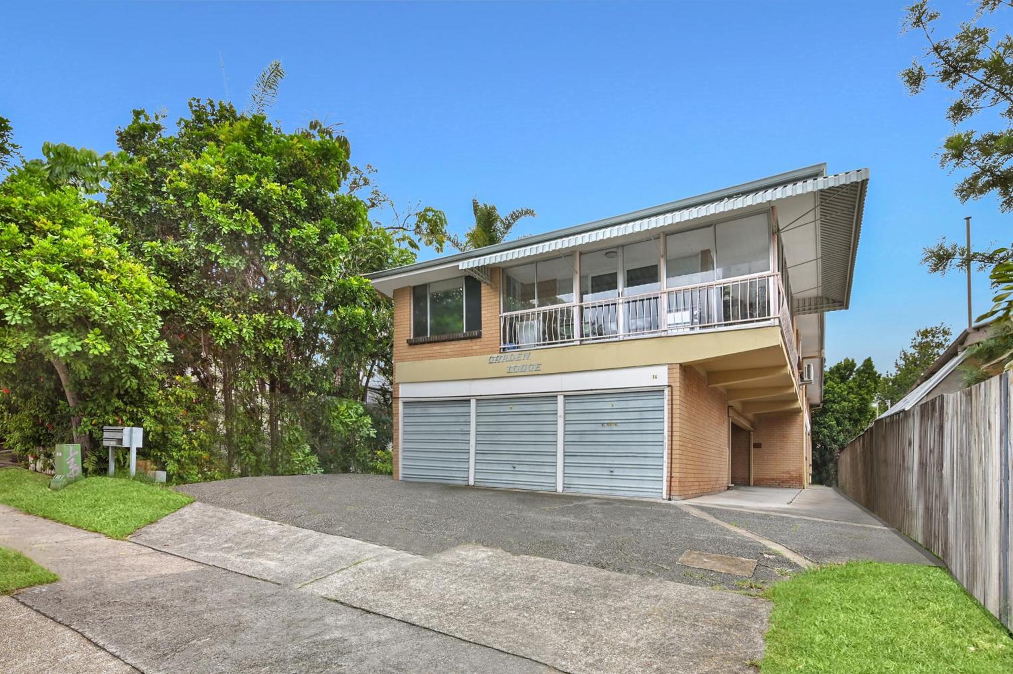 Located 3 Bedroom Unit In Southport Apartment