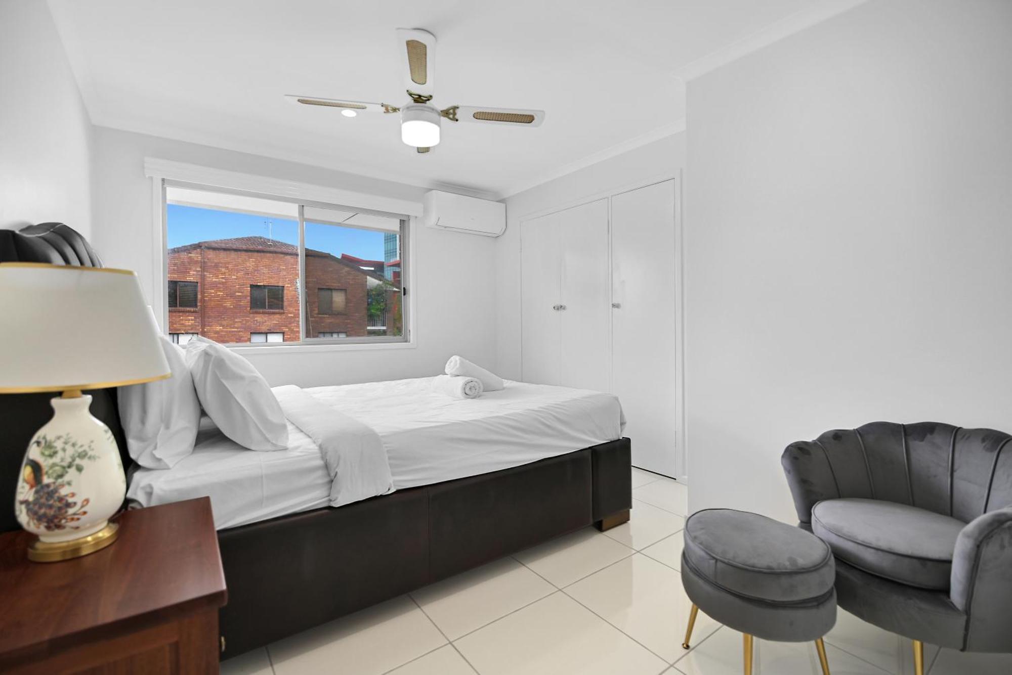 Located 3 Bedroom Unit In Southport Gold Coast