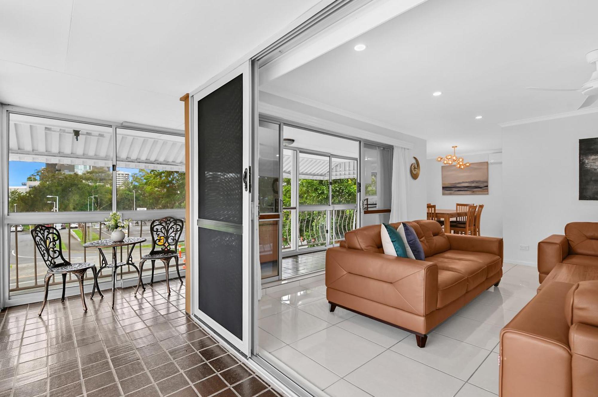 Located 3 Bedroom Unit In Southport * Gold Coast