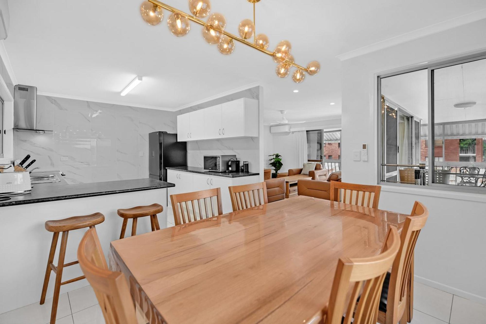 Located 3 Bedroom Unit In Southport * Gold Coast