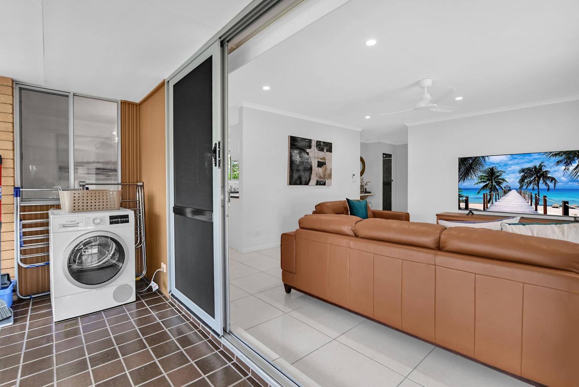 Located 3 Bedroom Unit In Southport *