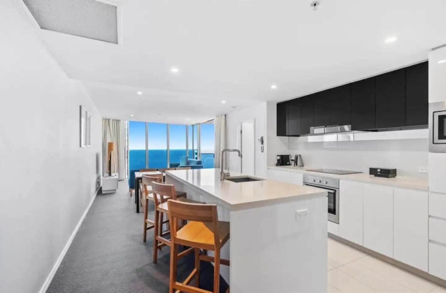 Lvl 39 - Panoramic Hilton Living With Ocean Views Gold Coast