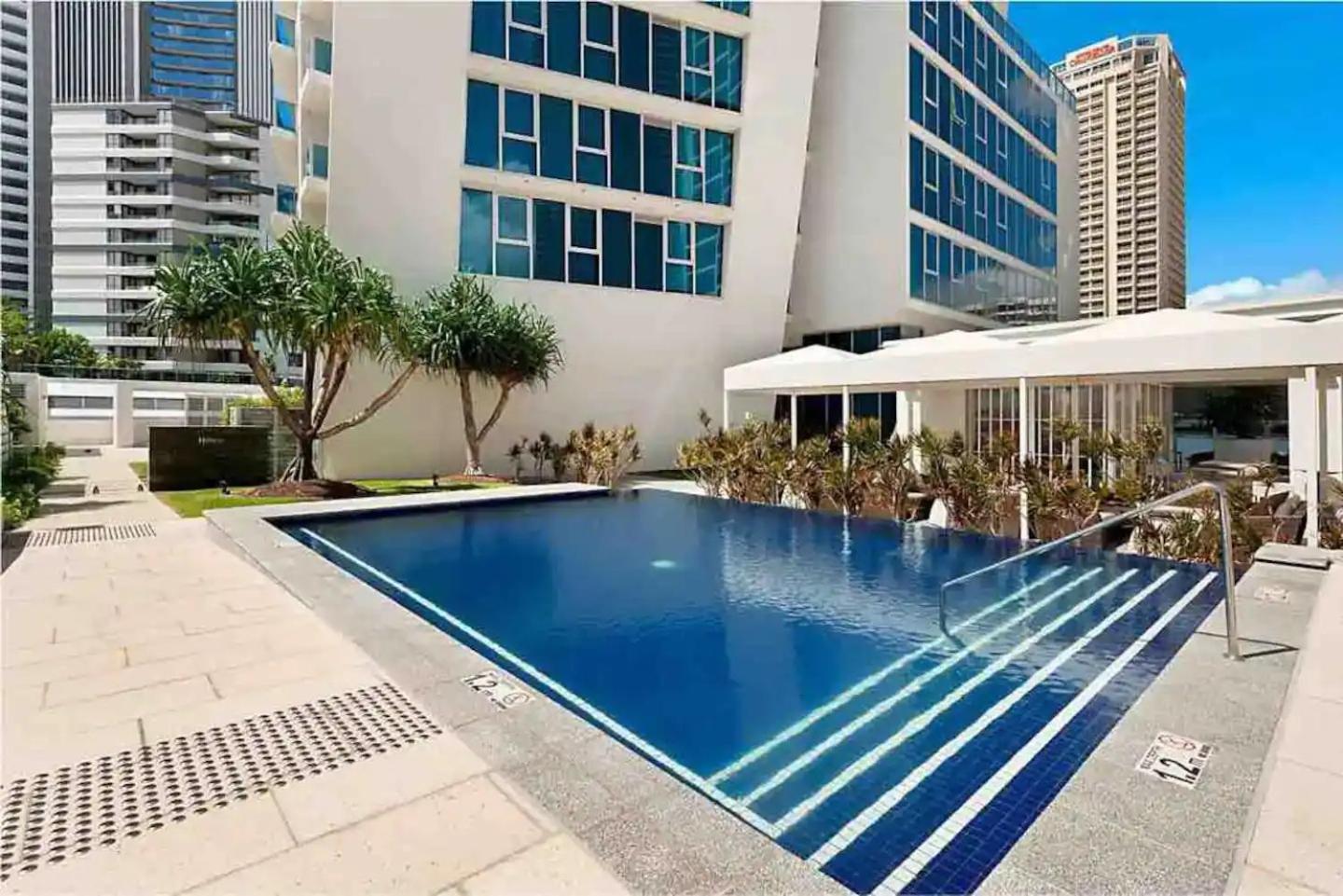 Lvl 39 - Panoramic Hilton Living With Ocean Views Apartment