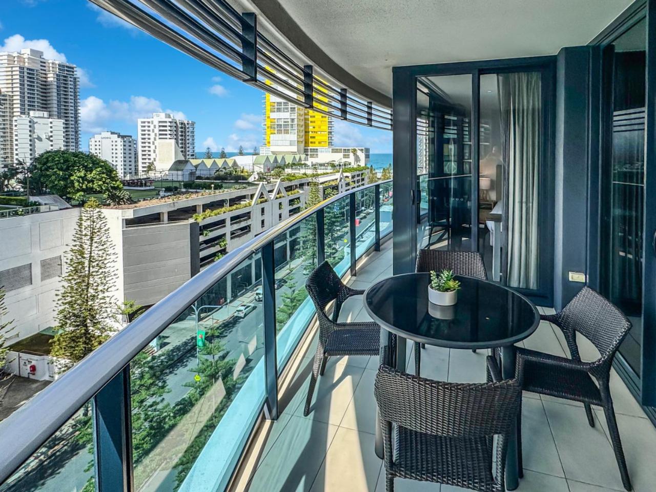 Perfect Beachside Getaway Oracle Tower 2, 8th Floor * Gold Coast
