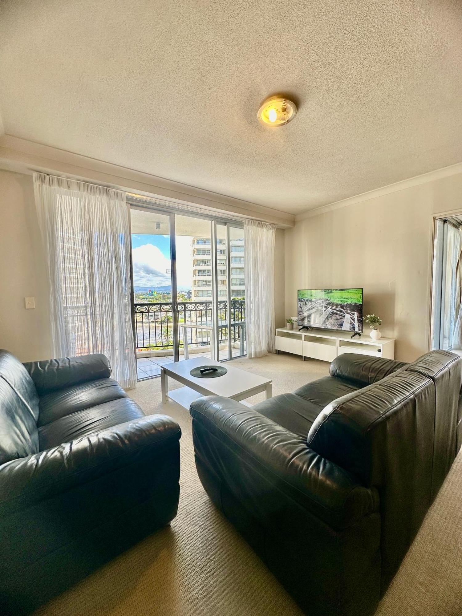 Chevron Renaissance - Style Living By Premium Apartment *
