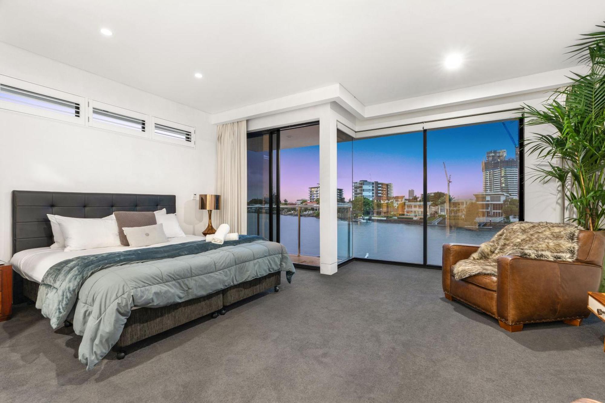 3 M Luxury Waterfront In Paradise Pets Welcome Villa Gold Coast