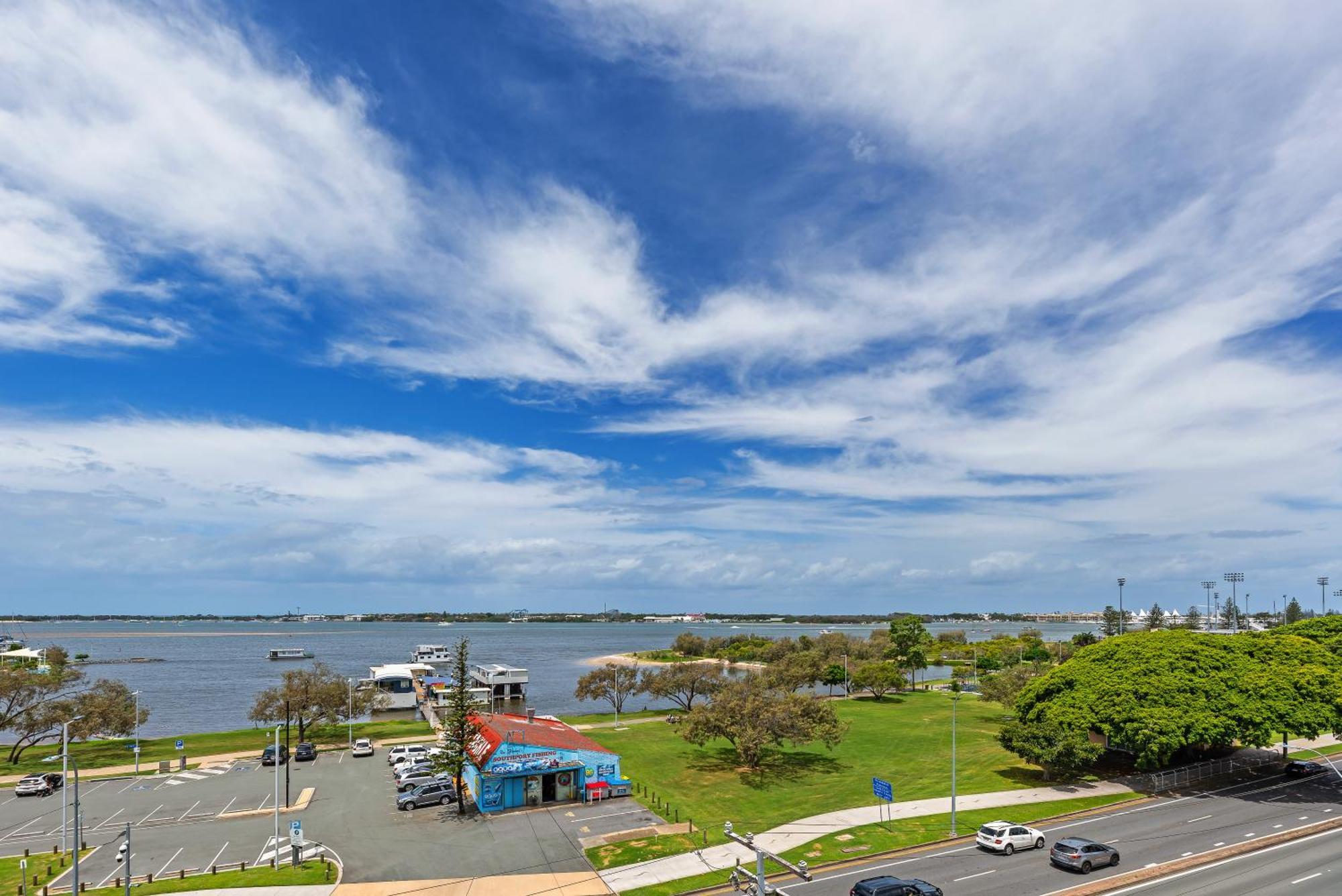 Broadwater View In Southport 1b * Gold Coast