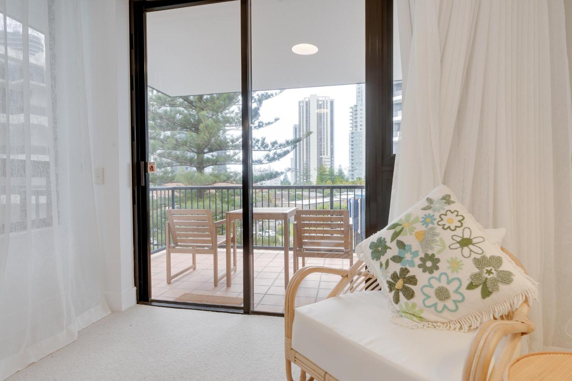 Luxurious 1-bedroom Retreat In Heart Of Broadbeach *