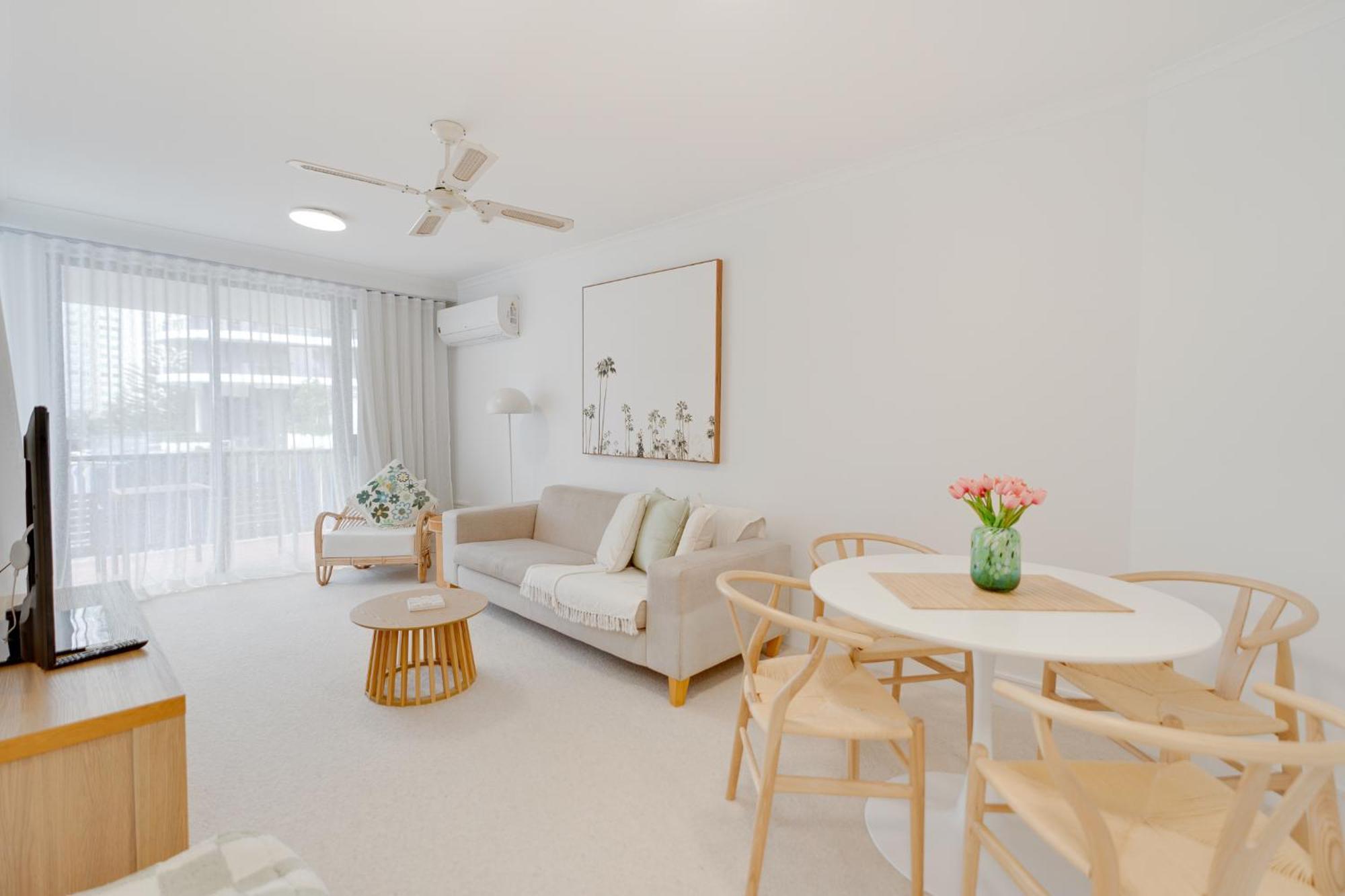 Luxurious 1-bedroom Retreat In Heart Of Broadbeach Apartment Gold Coast