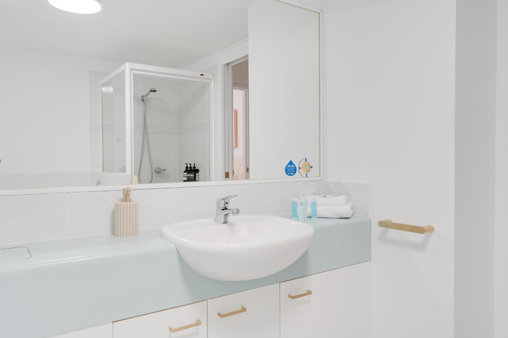 Luxurious 1-bedroom Retreat In Heart Of Broadbeach Apartment