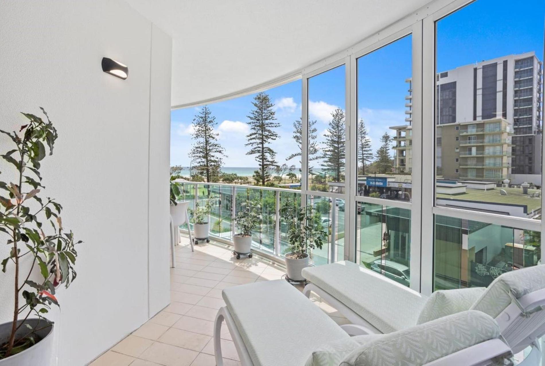 Luxury Beachfront In Kirra Apartment