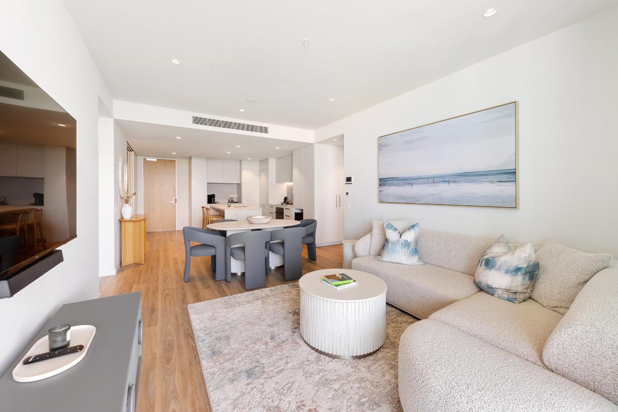 Oceanview 2br 2ba In The Miles Residences Kirra Apartment