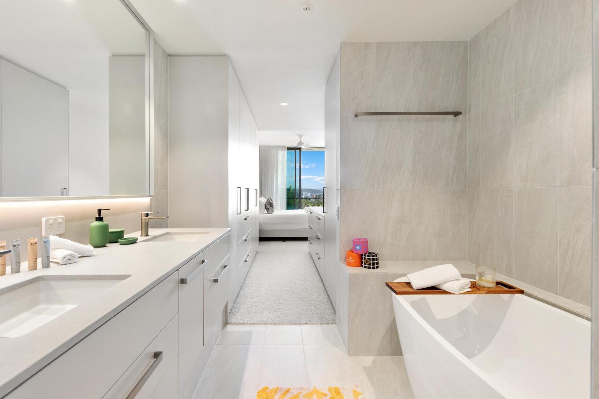 Oceanview 2br 2ba In The Miles Residences Kirra Apartment