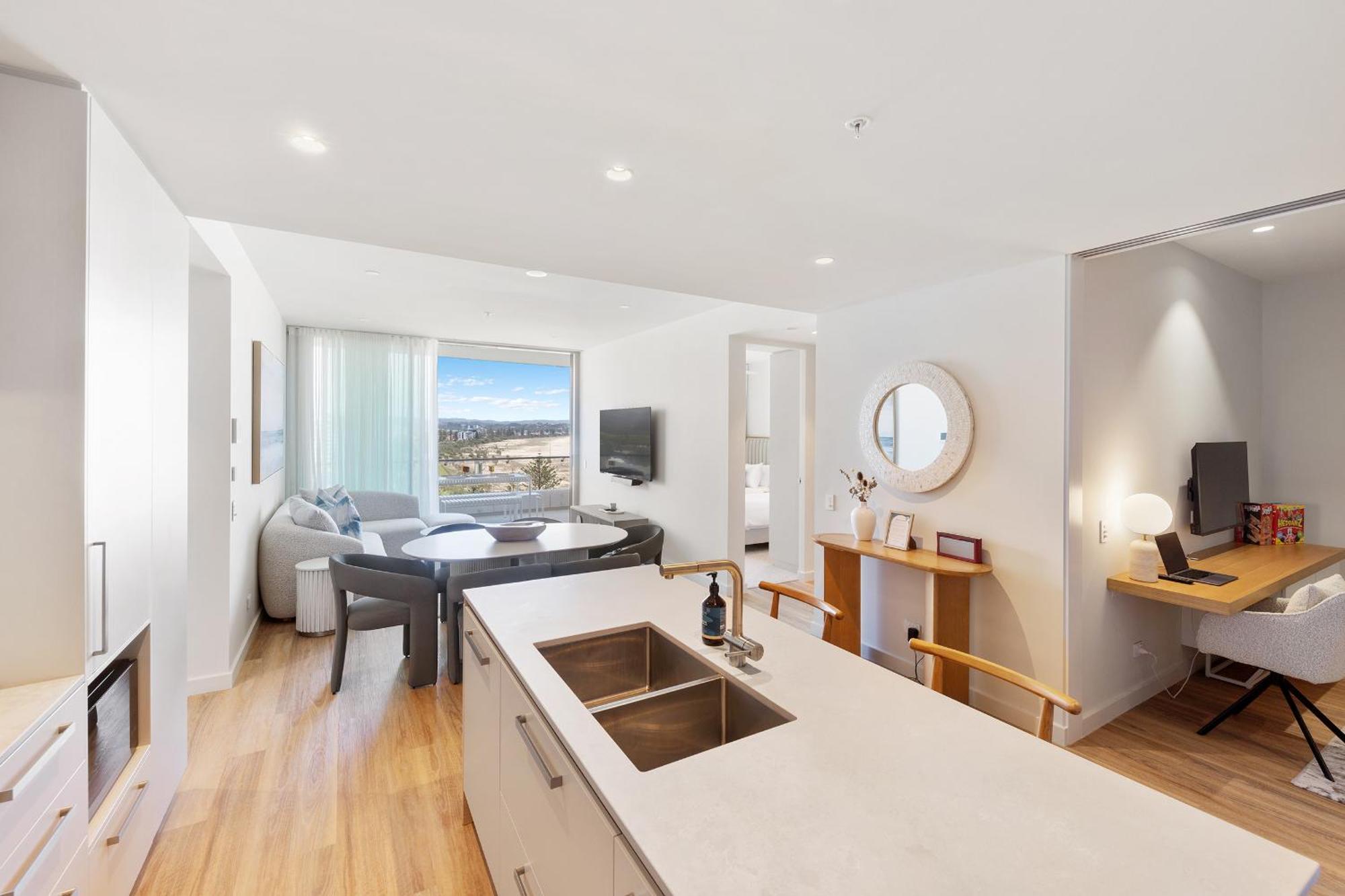 Apartment Oceanview 2br 2ba In The Miles Residences Kirra