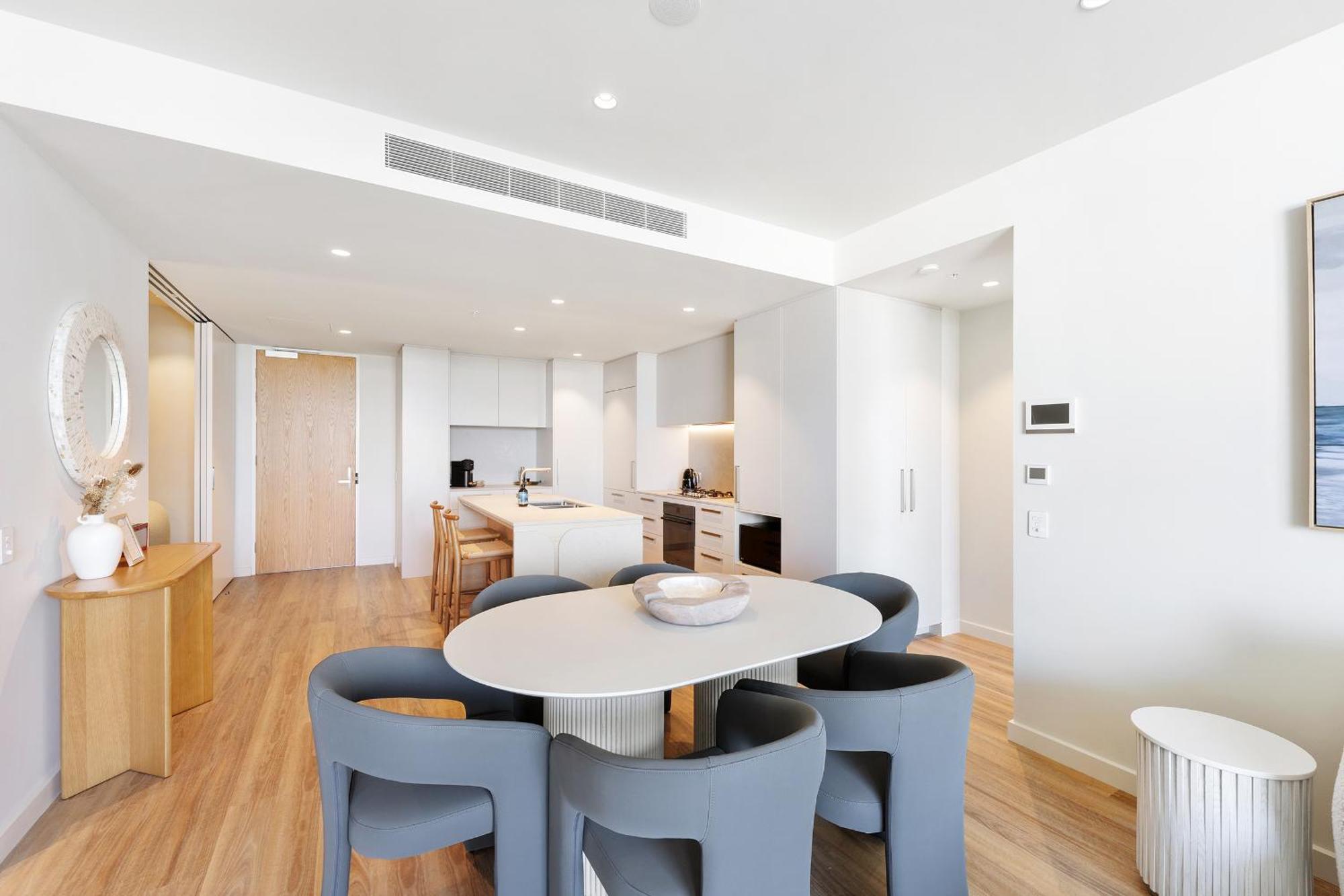Oceanview 2br 2ba In The Miles Residences Kirra
