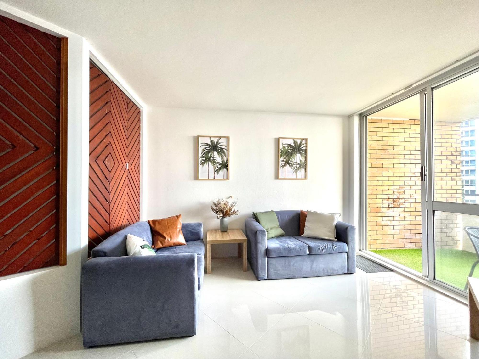 Surfers Beachfront Family Retreat Apartment Gold Coast