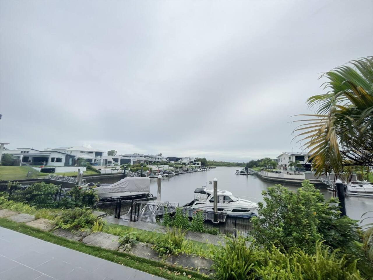 Scenic 5 Bed Riverview Classic And Relaxing Escape Holiday home
