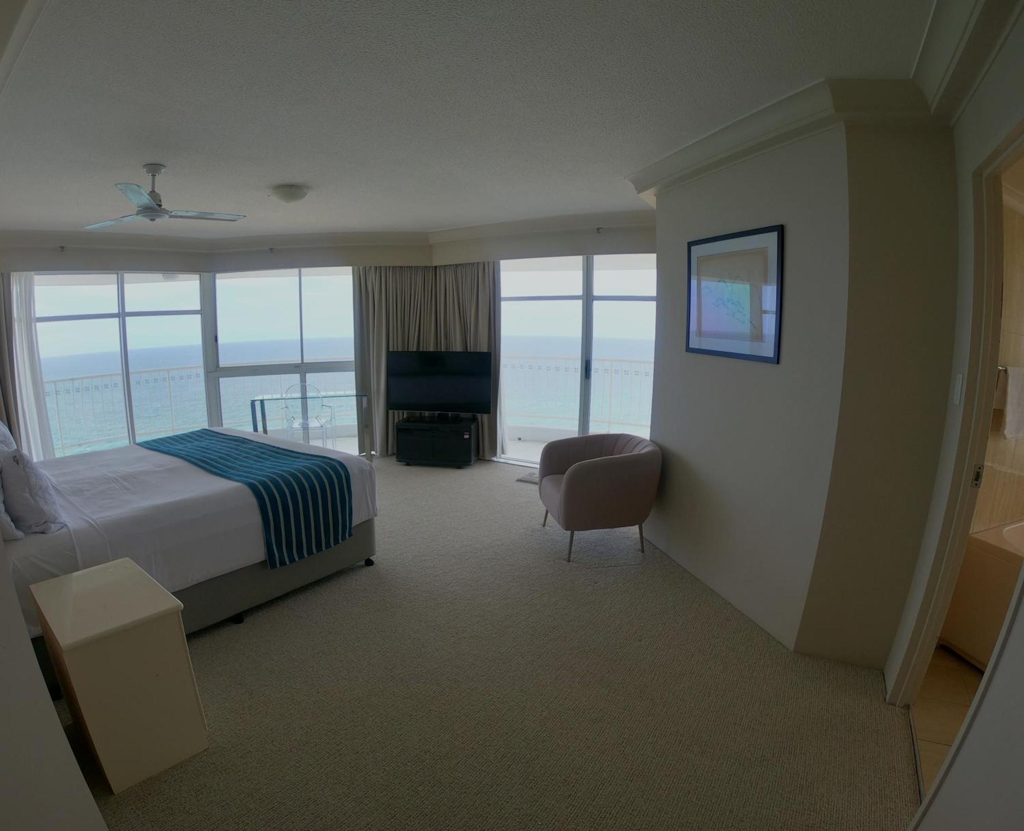 Burleigh Surf Aparthotel 4*