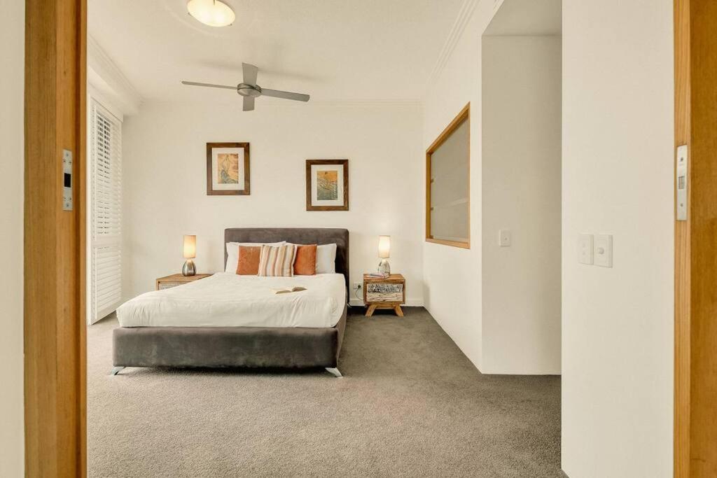 Waves 203 On Currumbin *