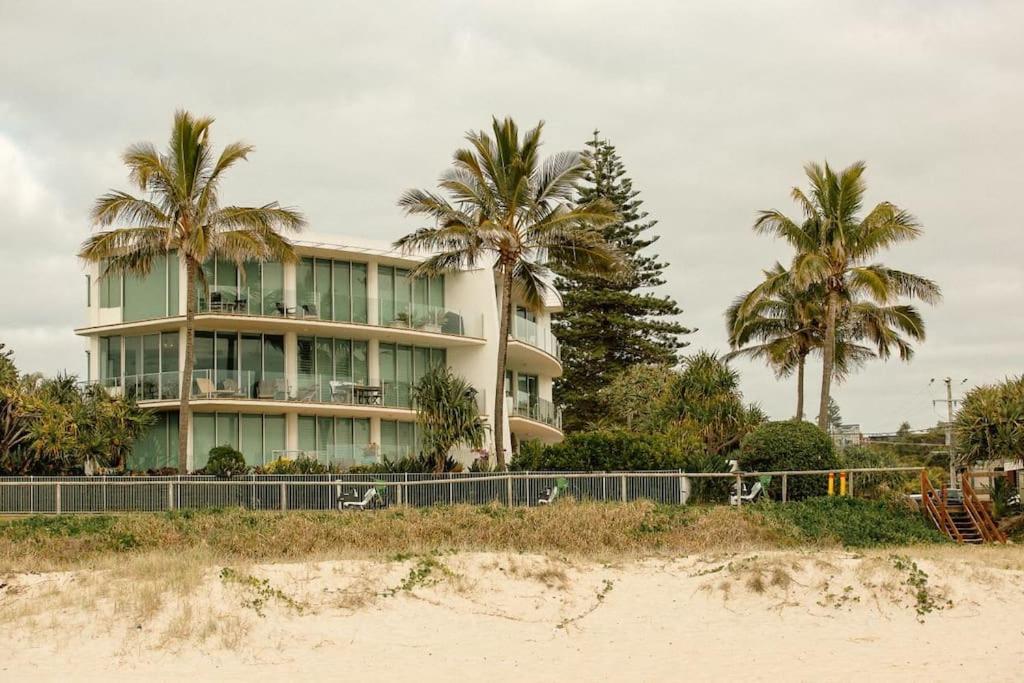 Waves 203 On Currumbin *