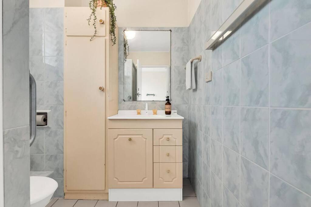 Apartment White Dolphin, Unit 7 *