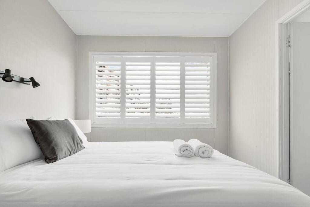 White Dolphin, Unit 7 * Gold Coast