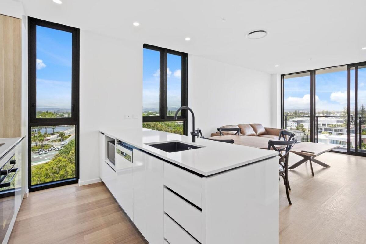 Apartment Waterfront Escape At Essentia *