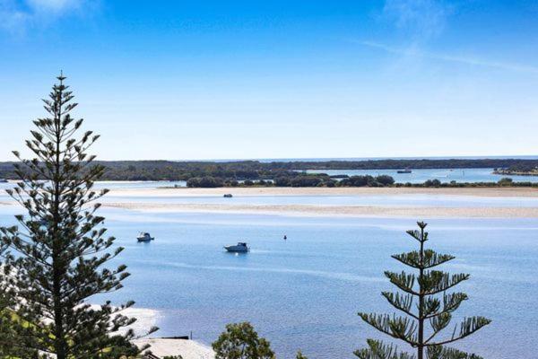 Luxe On The Broadwater Apartment