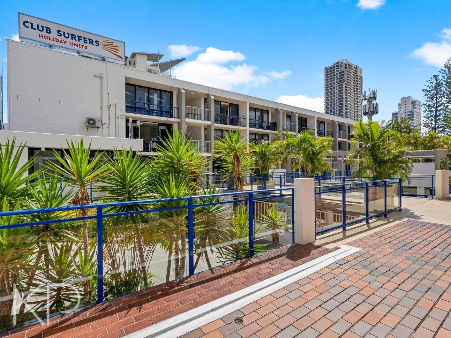 Modern 1-br Retreat With Pool In Heart Of The Gc