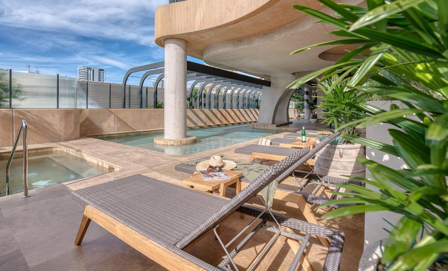 Oceanview Luxury Broadbeach 2 Bedroom *
