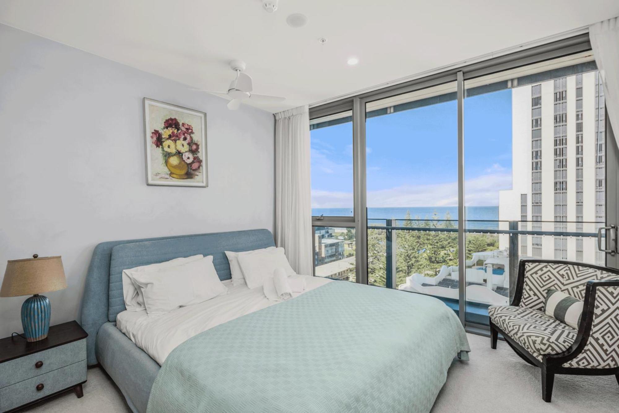 2 Bedroom Ocean-viewing Apartment *