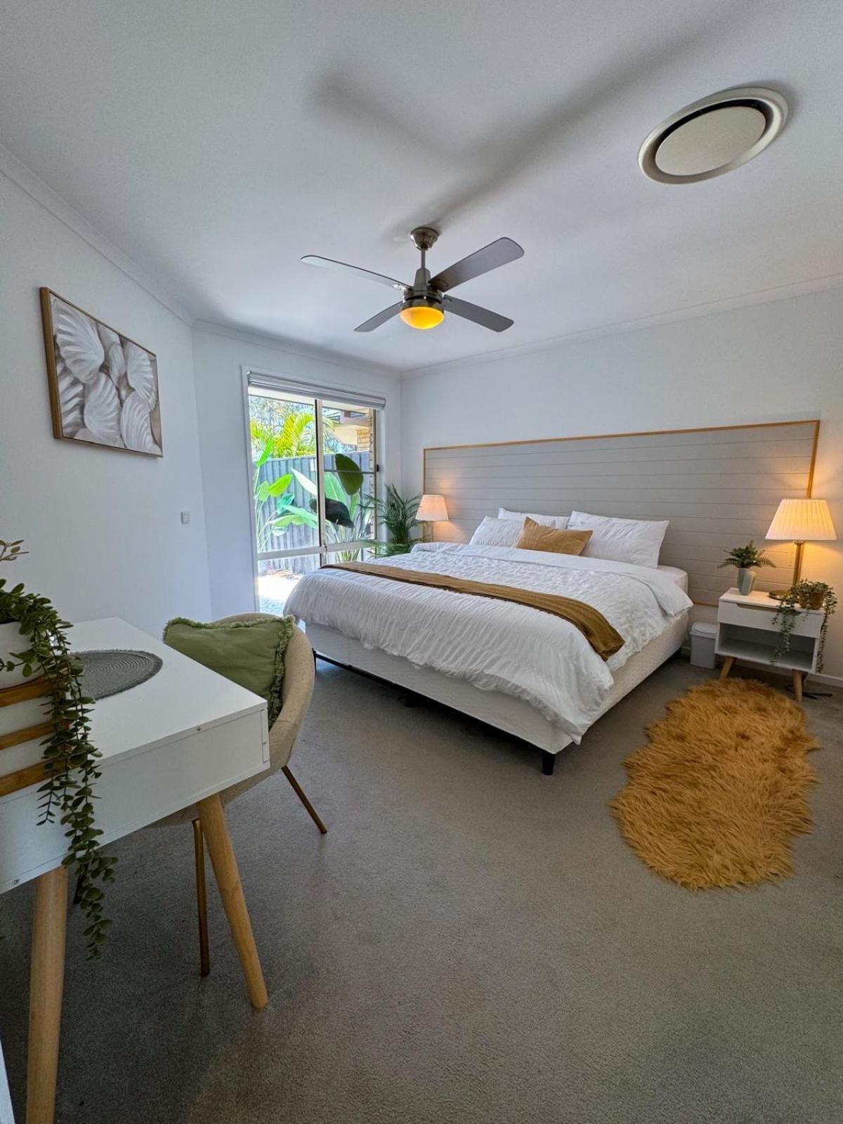 Holiday home 4br Coomera Views! Prime Near Beaches