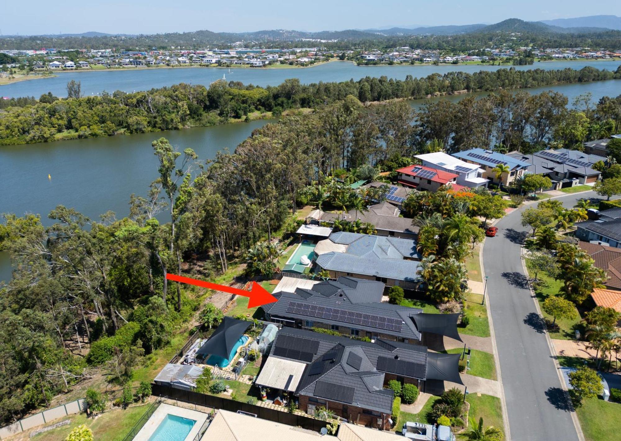 Holiday home 4br Coomera Views! Prime Near Beaches *