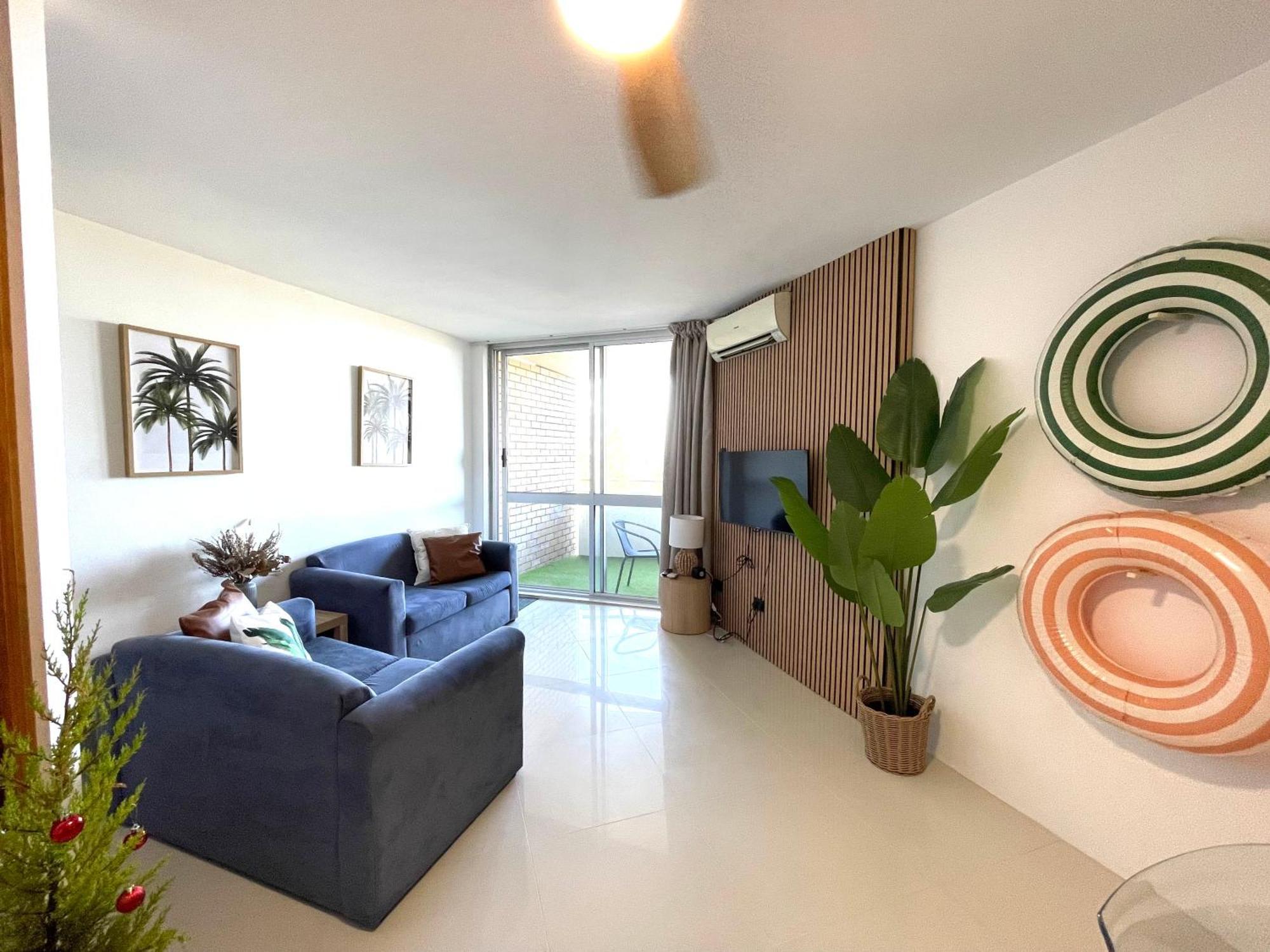 Surfers Beachfront Family Retreat Apartment Gold Coast