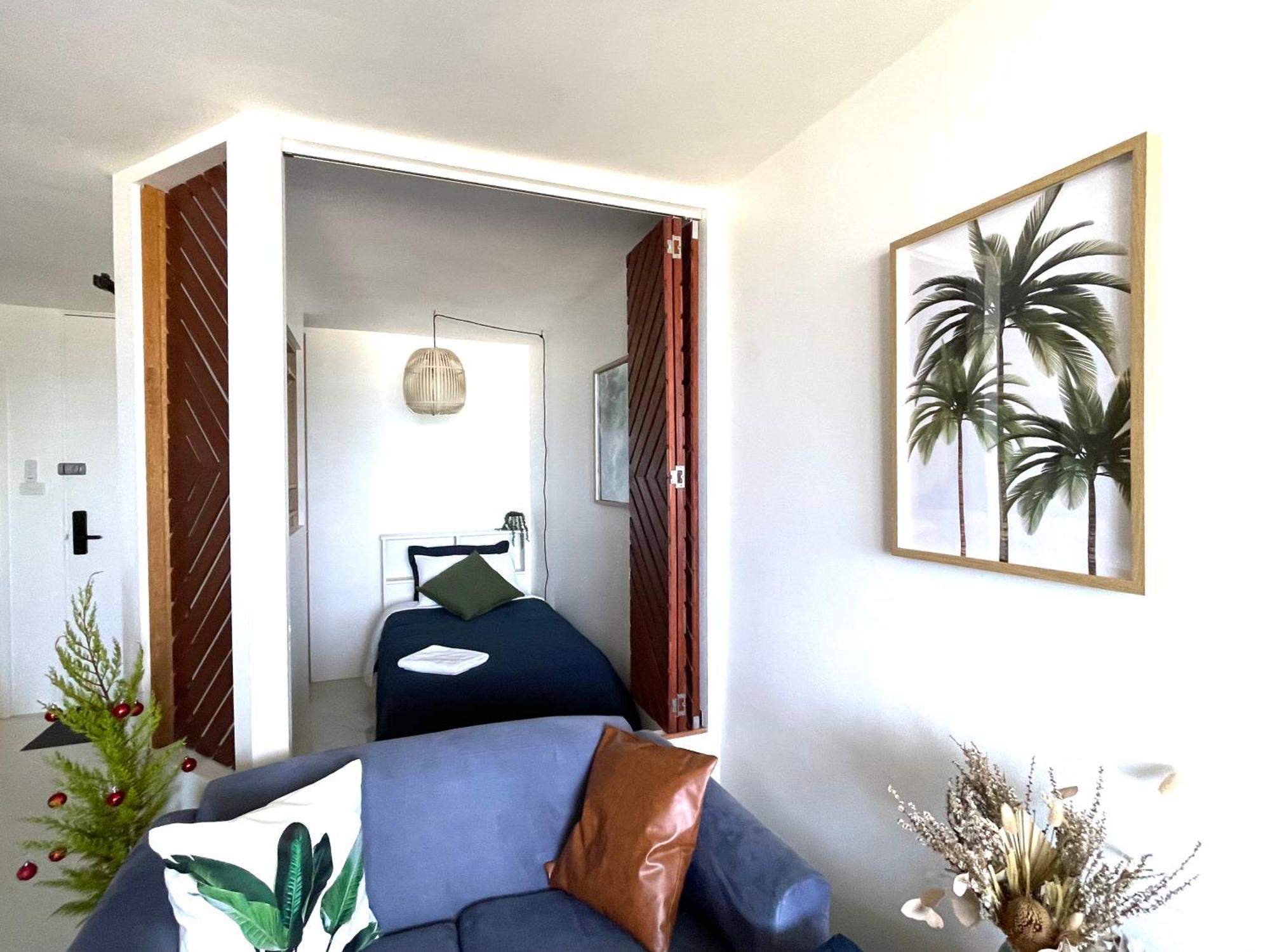 Surfers Beachfront Family Retreat Gold Coast