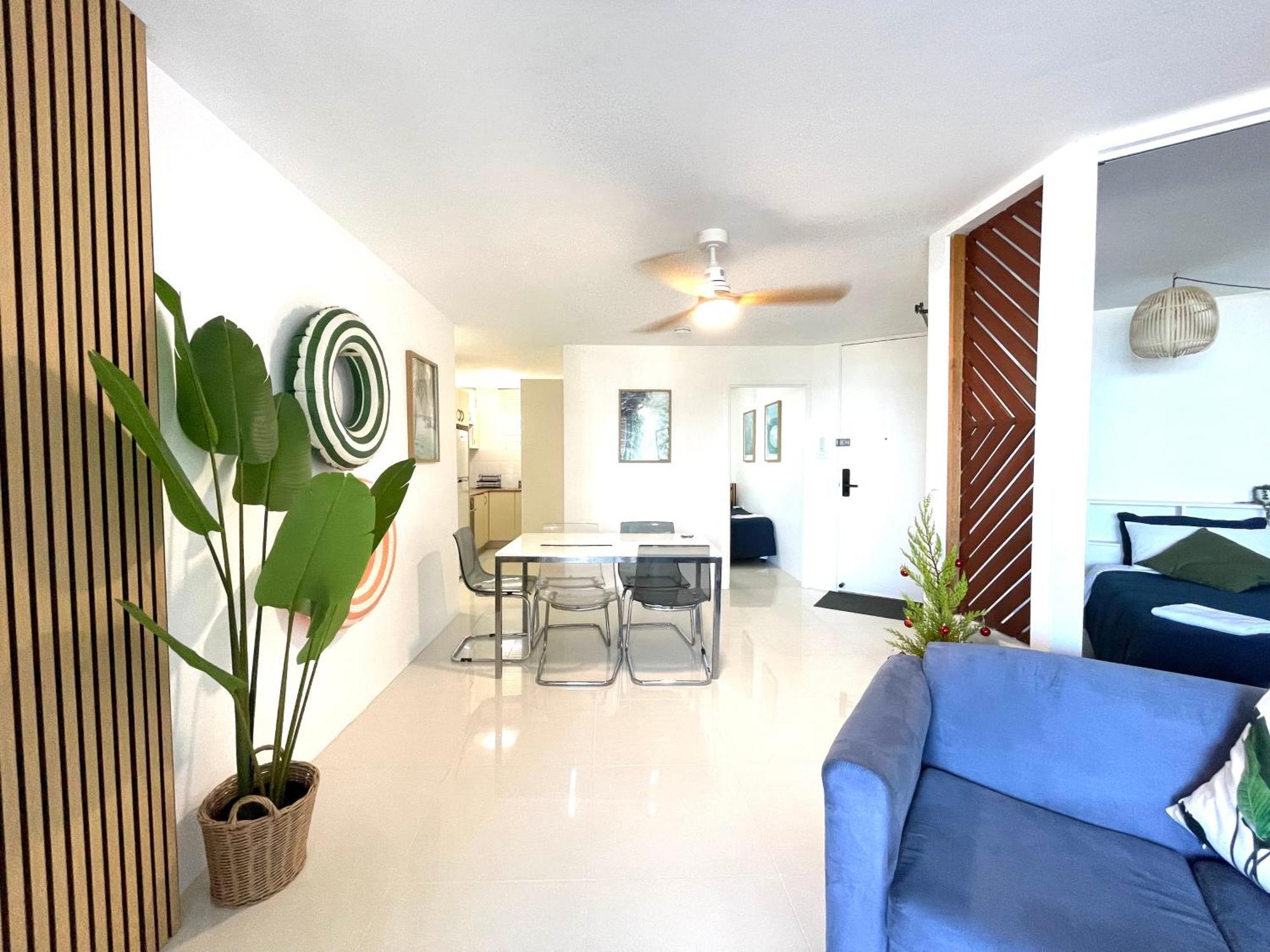 Surfers Beachfront Family Retreat * Gold Coast