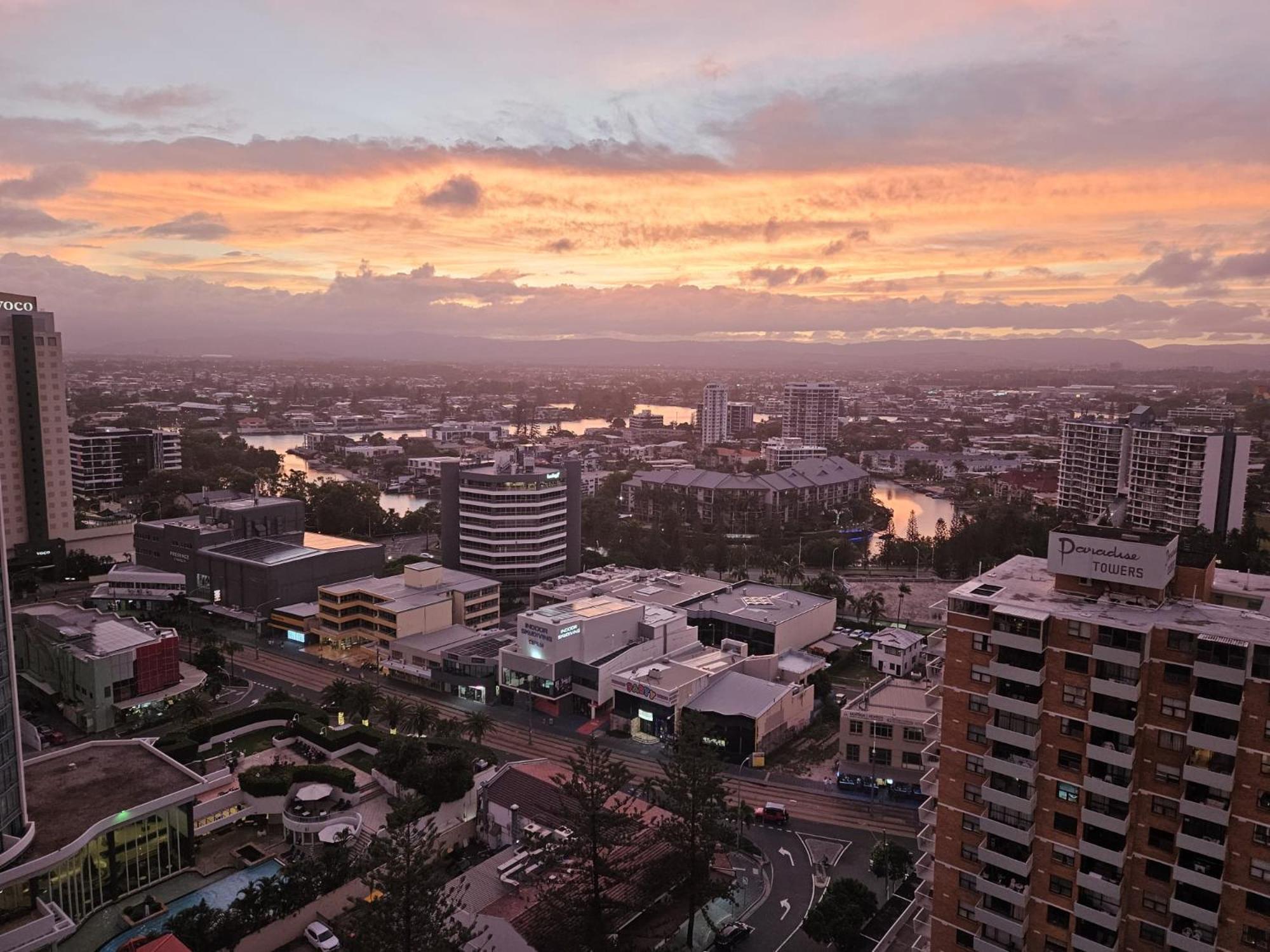 Surfers Paradise Absolute Beachfront With Views, High Level 1br - Ideal For Couples Or 2 Ppl Travelling Together Apartamento *