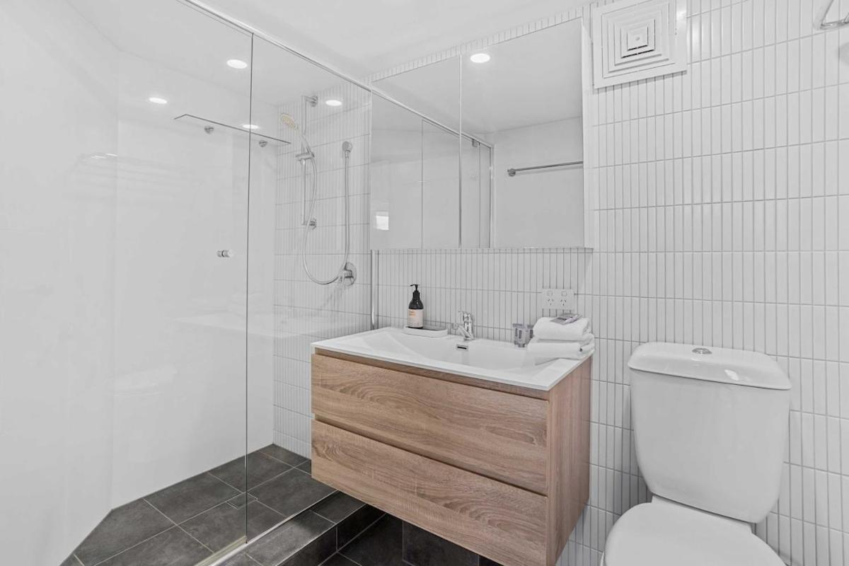 Seascape Serenity In Palm Apartment