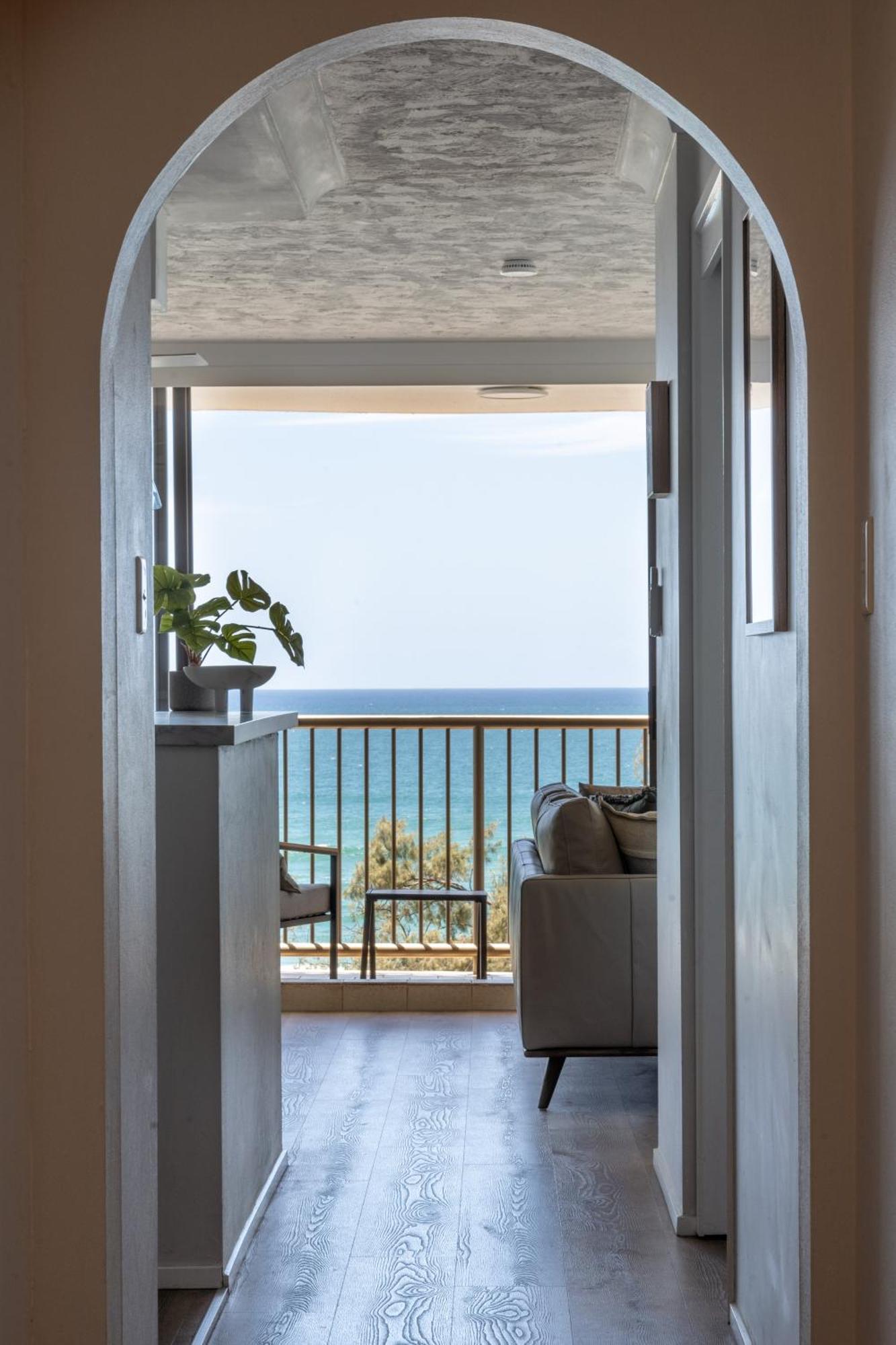 New! Beachfront Bliss 2 Bed 2 Bath Stunning Ocean Views Gold Coast